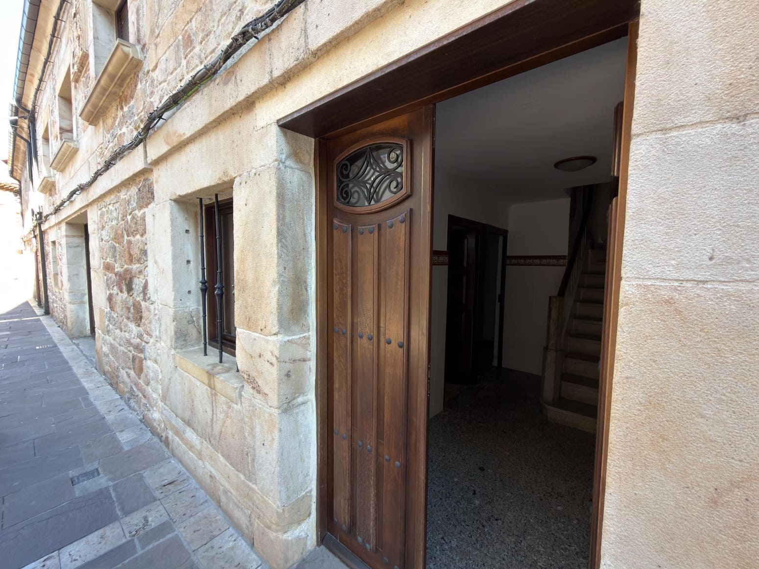 3 bedroom Villa for sale in Aguilar de Campoo with garage - € 407,000 (Ref: 10115449)