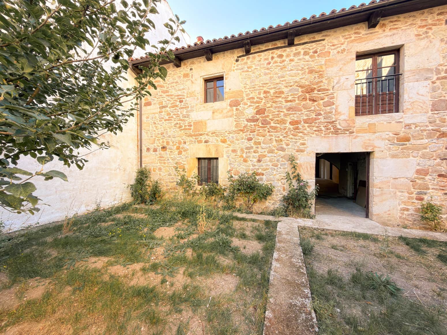 3 bedroom Villa for sale in Aguilar de Campoo with garage - € 407,000 (Ref: 10115449)