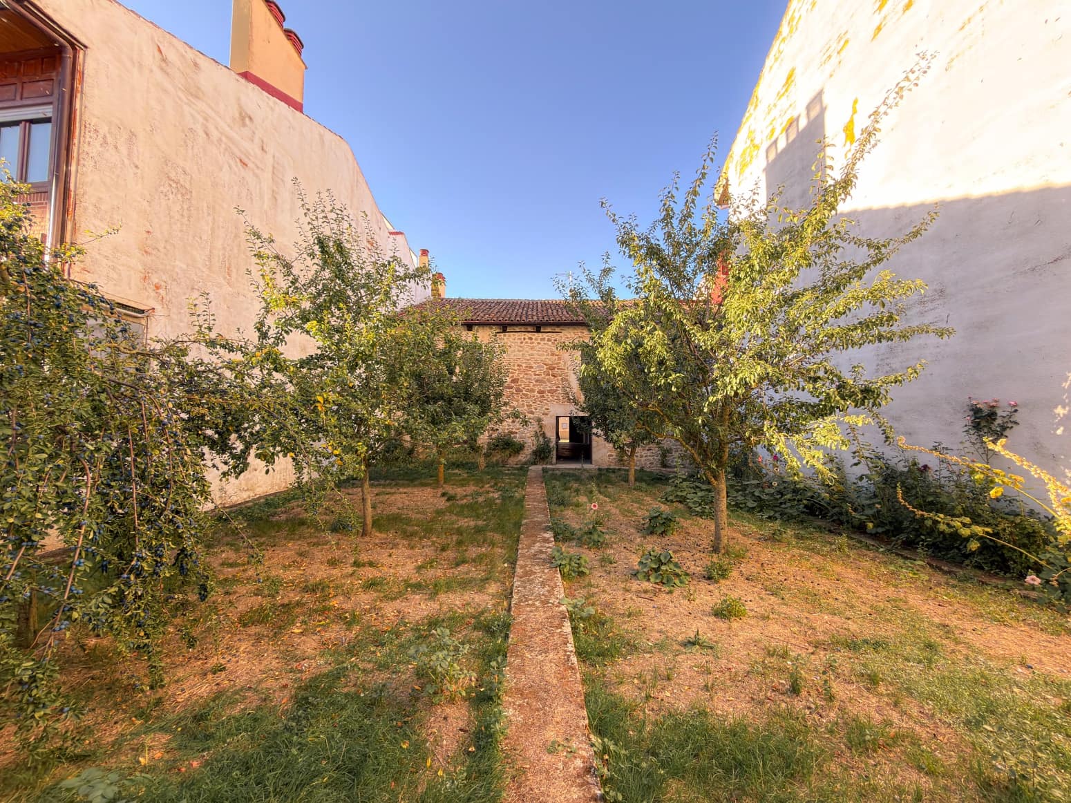 3 bedroom Villa for sale in Aguilar de Campoo with garage - € 407,000 (Ref: 10115449)