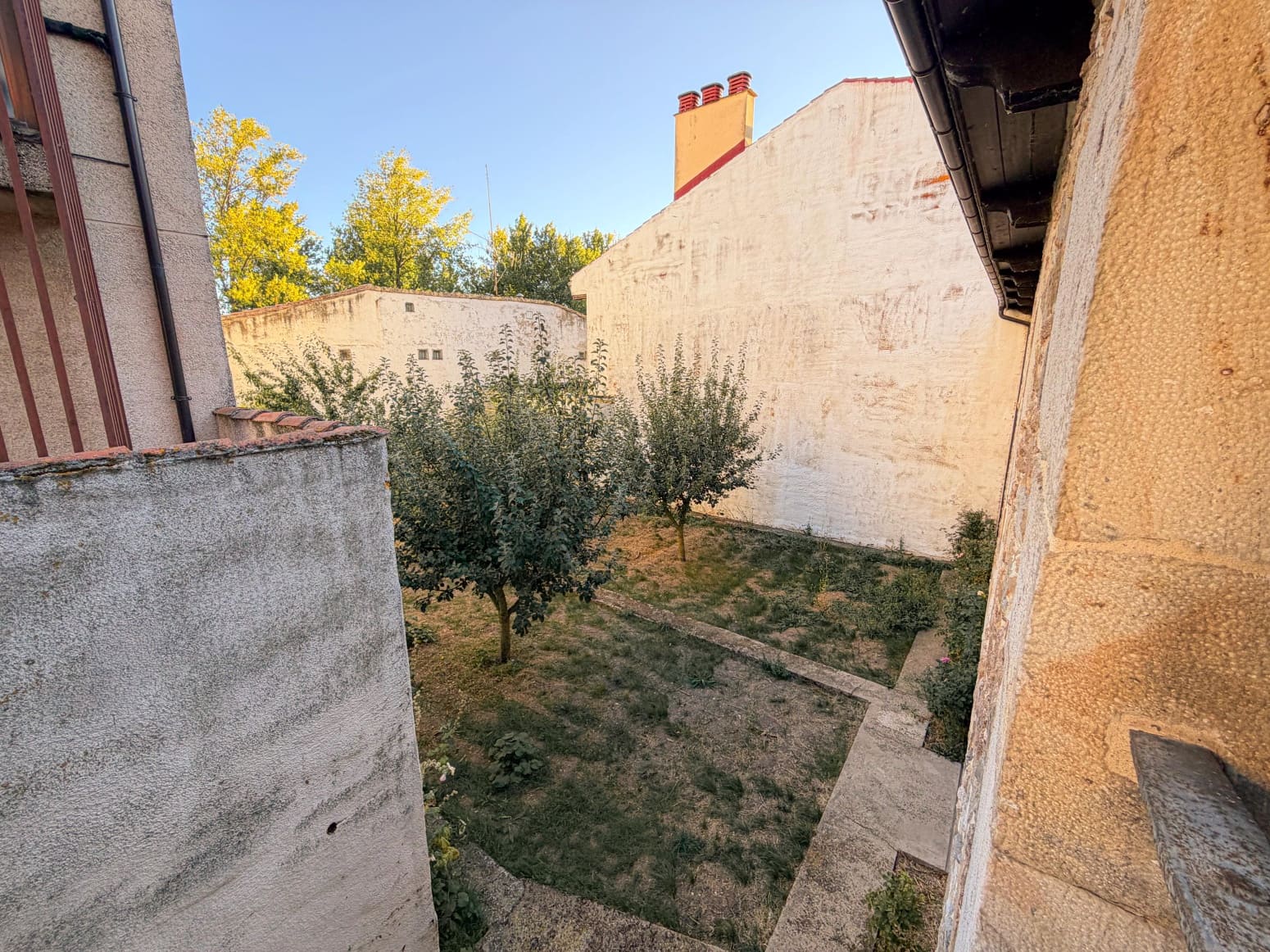 3 bedroom Villa for sale in Aguilar de Campoo with garage - € 407,000 (Ref: 10115449)