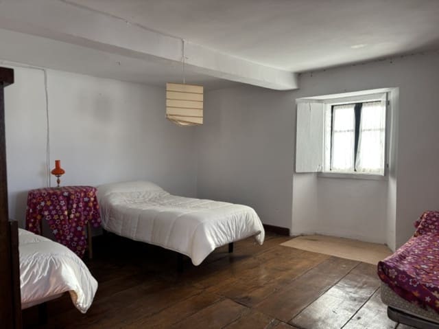 Chalet de 4 habitaciones en Valdeprado del Río en venta - 100.000 € (Ref: 10133157)