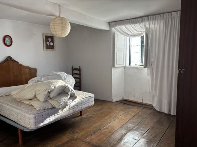 Chalet de 4 habitaciones en Valdeprado del Río en venta - 100.000 € (Ref: 10133157)