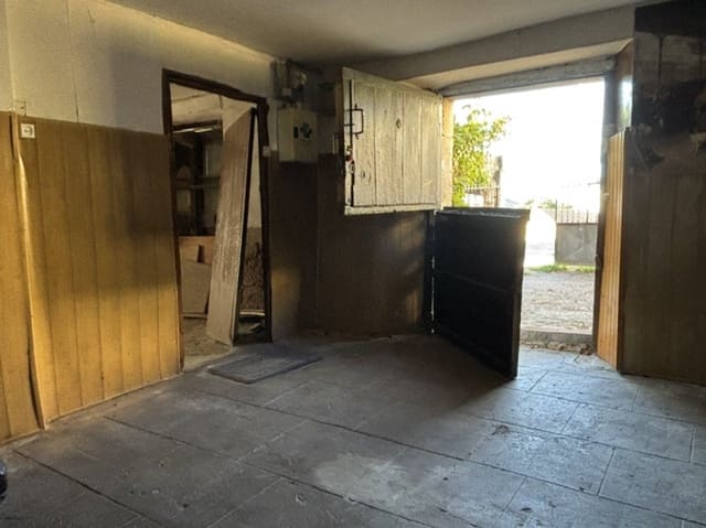 Chalet de 4 habitaciones en Valdeprado del Río en venta - 100.000 € (Ref: 10133157)
