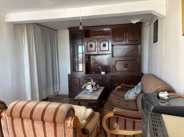 Chalet de 4 habitaciones en Valdeprado del Río en venta - 100.000 € (Ref: 10133157)