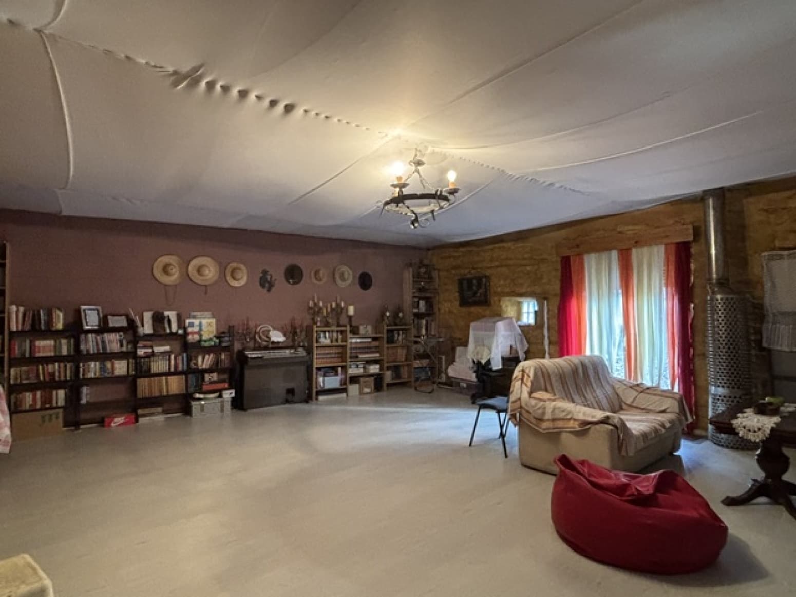 4 Zimmer Villa zu verkaufen in Valle de Valdelucio mit Garage - 180.000 € (Ref: 10148385)