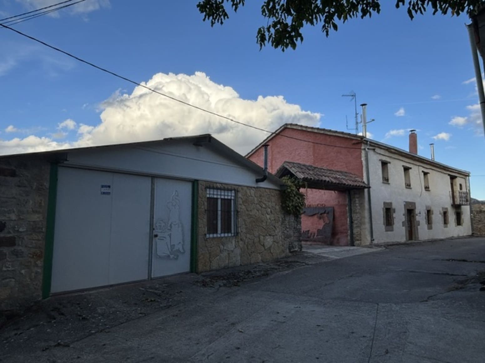 4 Zimmer Villa zu verkaufen in Valle de Valdelucio mit Garage - 180.000 € (Ref: 10148385)