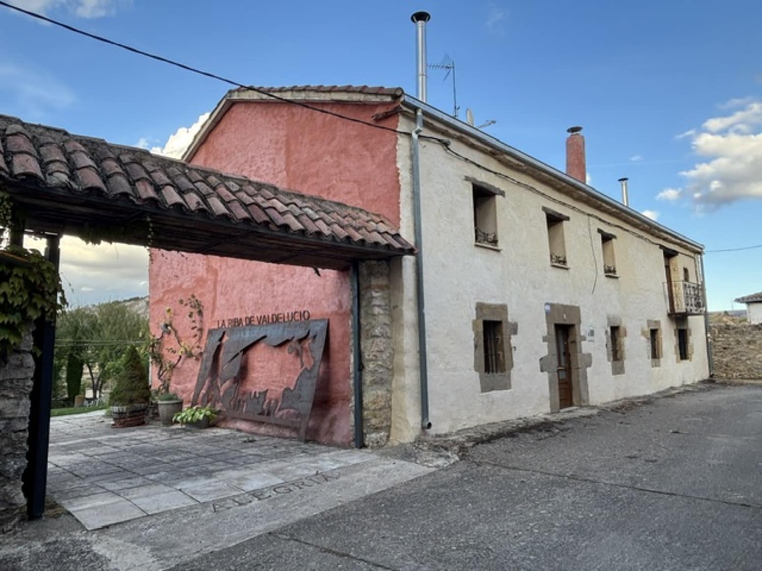 4 Zimmer Villa zu verkaufen in Valle de Valdelucio mit Garage - 180.000 € (Ref: 10148385)