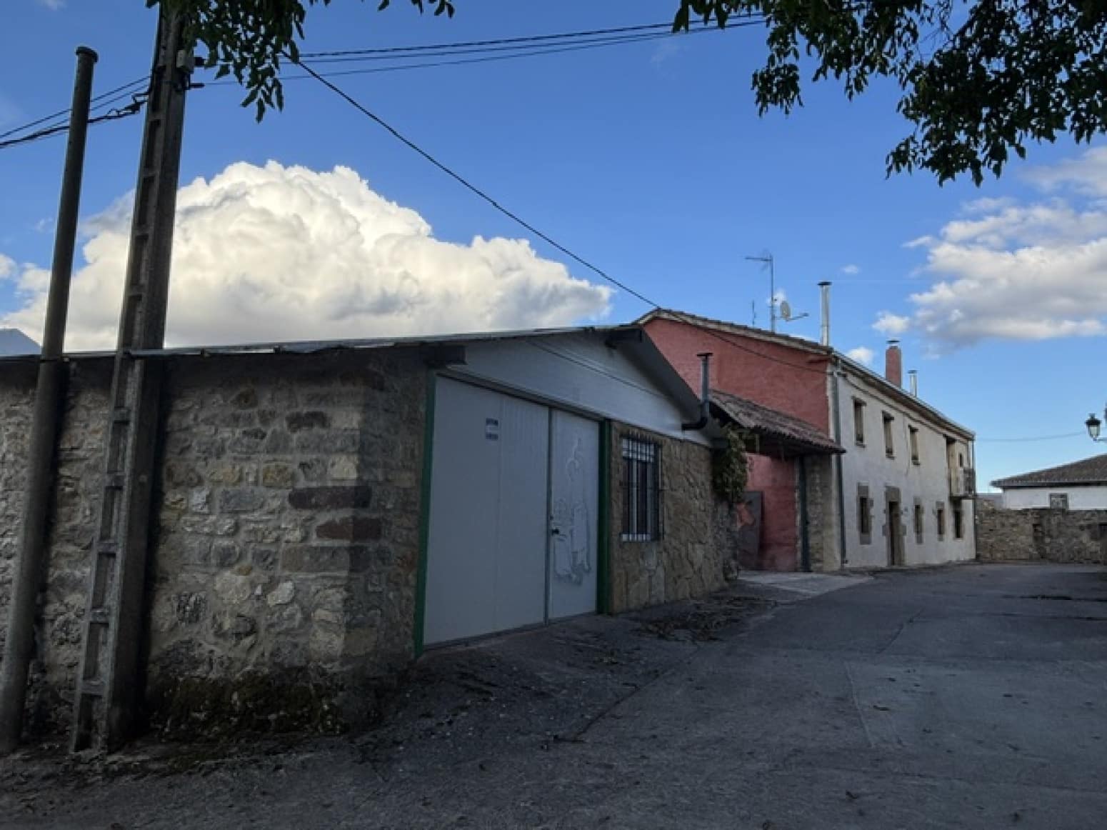 4 Zimmer Villa zu verkaufen in Valle de Valdelucio mit Garage - 180.000 € (Ref: 10148385)
