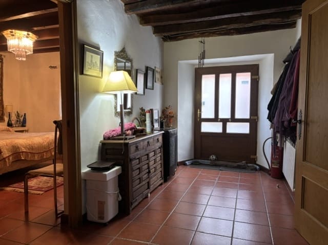 4 Zimmer Villa zu verkaufen in Valle de Valdelucio mit Garage - 180.000 € (Ref: 10148385)