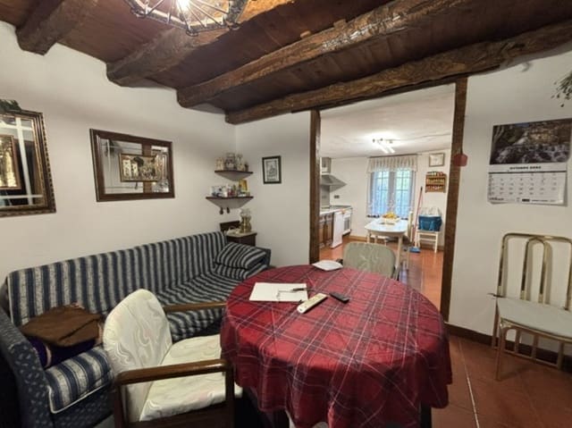 4 Zimmer Villa zu verkaufen in Valle de Valdelucio mit Garage - 180.000 € (Ref: 10148385)