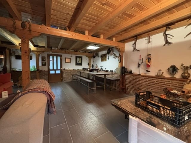 4 Zimmer Villa zu verkaufen in Valle de Valdelucio mit Garage - 180.000 € (Ref: 10148385)