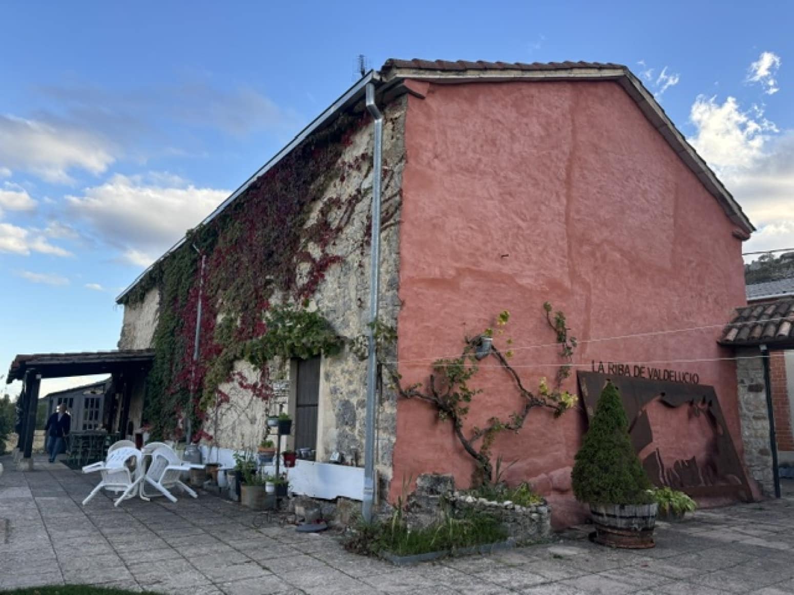 4 Zimmer Villa zu verkaufen in Valle de Valdelucio mit Garage - 180.000 € (Ref: 10148385)