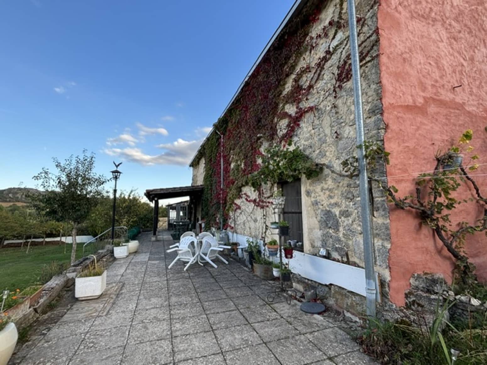 4 Zimmer Villa zu verkaufen in Valle de Valdelucio mit Garage - 180.000 € (Ref: 10148385)