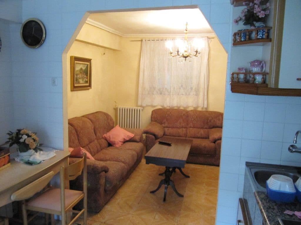 5 soveværelse Villa til salg i Barruelo de Santullan med garage - € 115.000 (Ref: 4688098)