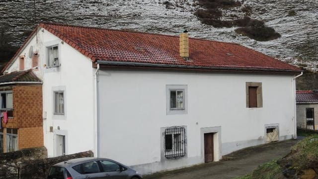 4 bedroom Villa for sale in Santiurde de Reinosa - € 89,000 (Ref: 4688126)