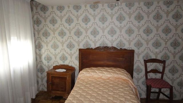 4 bedroom Villa for sale in Santiurde de Reinosa - € 89,000 (Ref: 4688126)