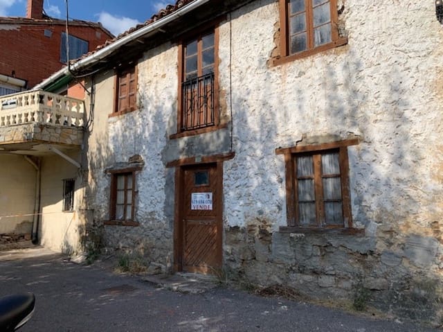 4 soveværelse Villa til salg i Barruelo de Santullán - € 15.000 (Ref: 4688136)
