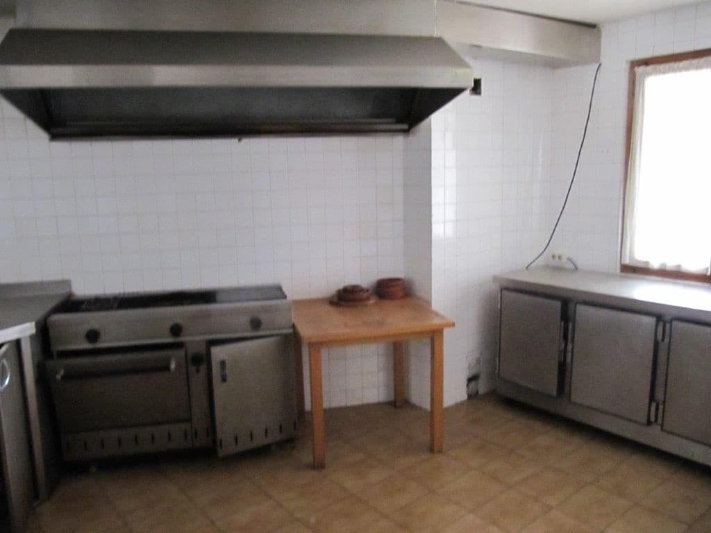 11 soveværelse Virksomhed til salg i Basconcillos del Tozo - € 180.000 (Ref: 4688160)