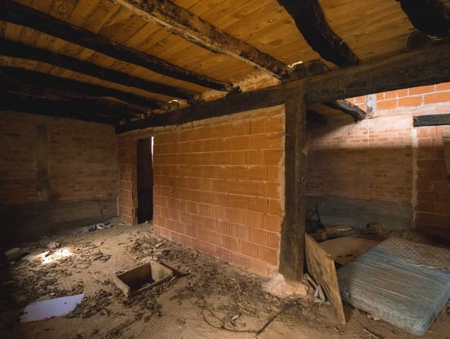 Chalet en Prádanos de Ojeda en venta - 30.000 € (Ref: 4688197)