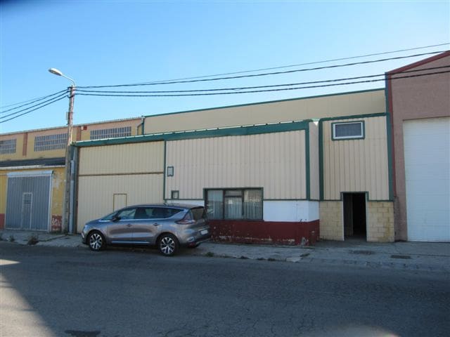 Erhverv til salg i Reinosa med garage - € 135.000 (Ref: 4688266)