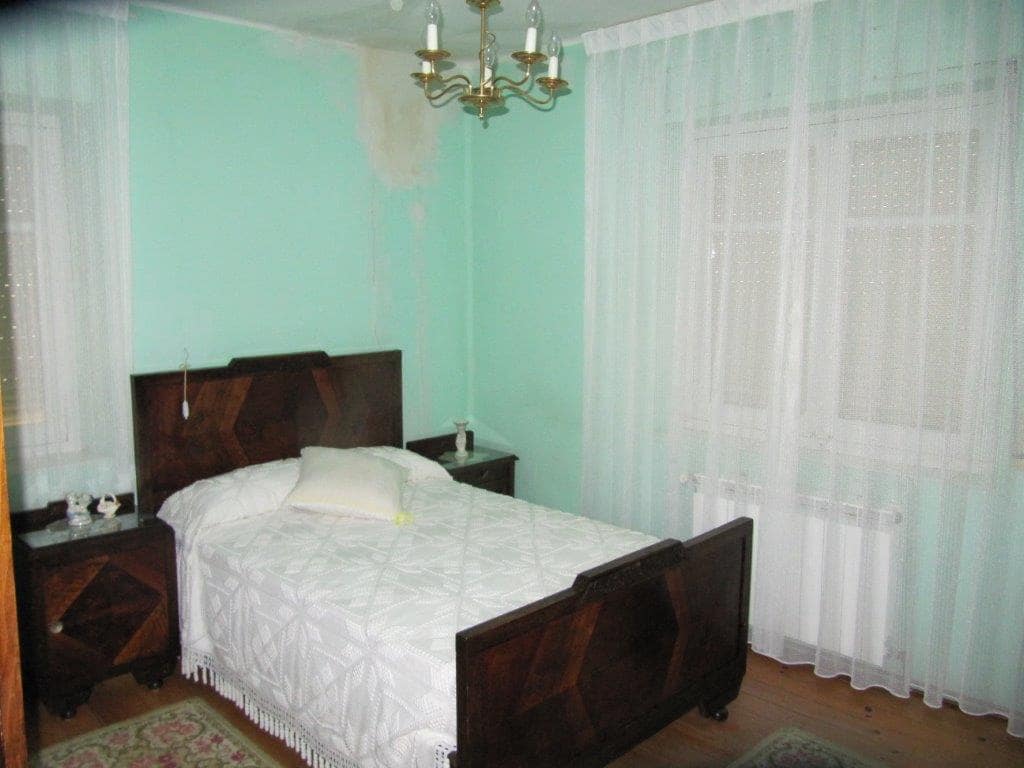 4 soveværelse Villa til salg i Salinas de Pisuerga med garage - € 125.000 (Ref: 4688296)