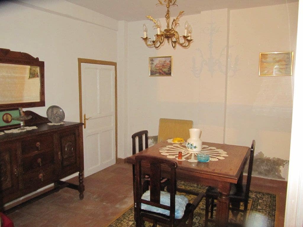 4 soveværelse Villa til salg i Salinas de Pisuerga med garage - € 125.000 (Ref: 4688296)