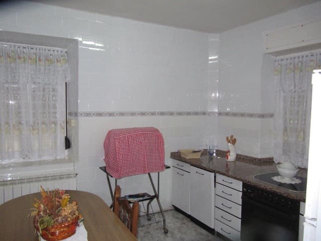 4 camera da letto Villa in vendita in Salinas de Pisuerga con garage - 125.000 € (Rif: 4688296)