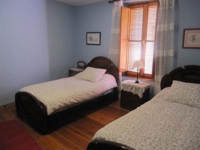 5 soveværelse Villa til salg i Herrera de Pisuerga med garage - € 151.000 (Ref: 4688373)