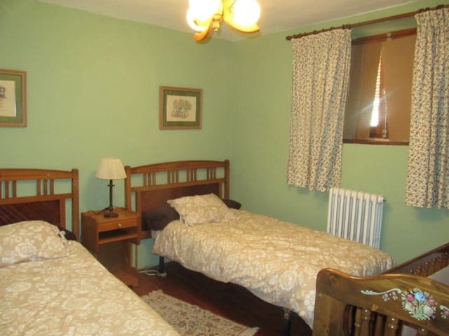 5 soveværelse Villa til salg i Herrera de Pisuerga med garage - € 151.000 (Ref: 4688373)