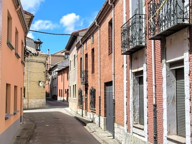5 soverom Villa til salgs i Herrera de Pisuerga med garasje - € 151 000 (Ref: 4688373)