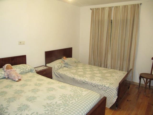 Chalet de 4 habitaciones en Espinosa de Villagonzalo en venta - 63.000 € (Ref: 4688384)