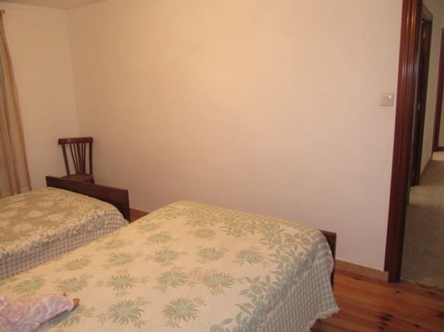 Chalet de 4 habitaciones en Espinosa de Villagonzalo en venta - 63.000 € (Ref: 4688384)