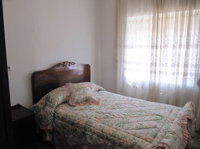 Chalet de 4 habitaciones en Espinosa de Villagonzalo en venta - 63.000 € (Ref: 4688384)