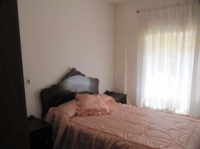 Chalet de 4 habitaciones en Espinosa de Villagonzalo en venta - 63.000 € (Ref: 4688384)