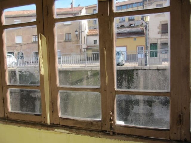 2 bedroom Flat for sale in Barruelo de Santullán - € 19,000 (Ref: 4688411)