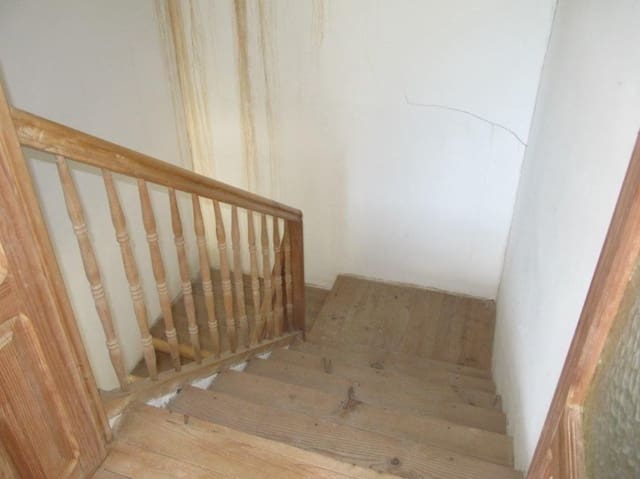 4 bedroom Villa for sale in Valle de Valdelucio - € 28,000 (Ref: 4852542)