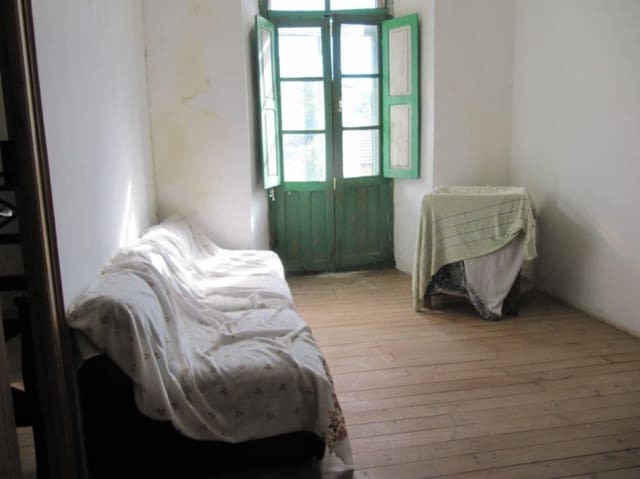 4 bedroom Villa for sale in Valle de Valdelucio - € 28,000 (Ref: 4852542)