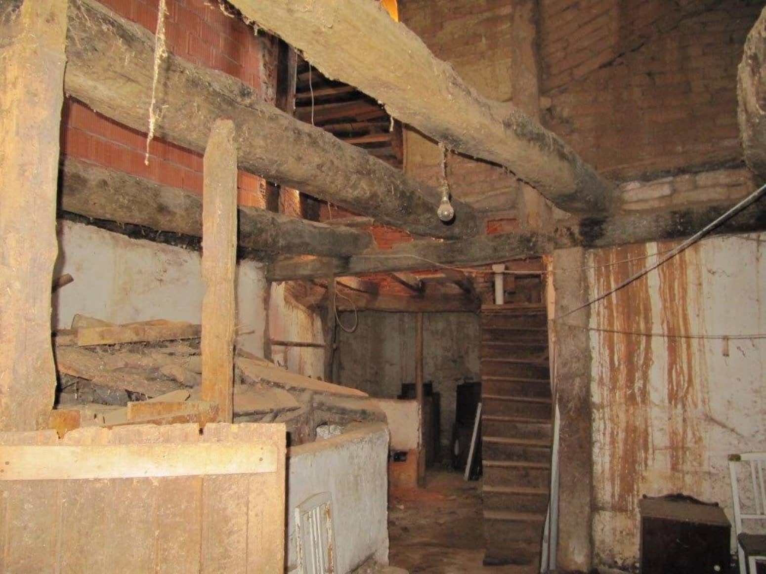 4 soveværelse Villa til salg i Valle de Valdelucio - € 28.000 (Ref: 4852542)