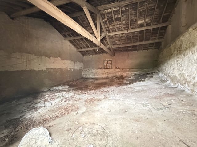 Moradia para venda em Valle de Valdelucio - 9 000 € (Ref: 4852559)
