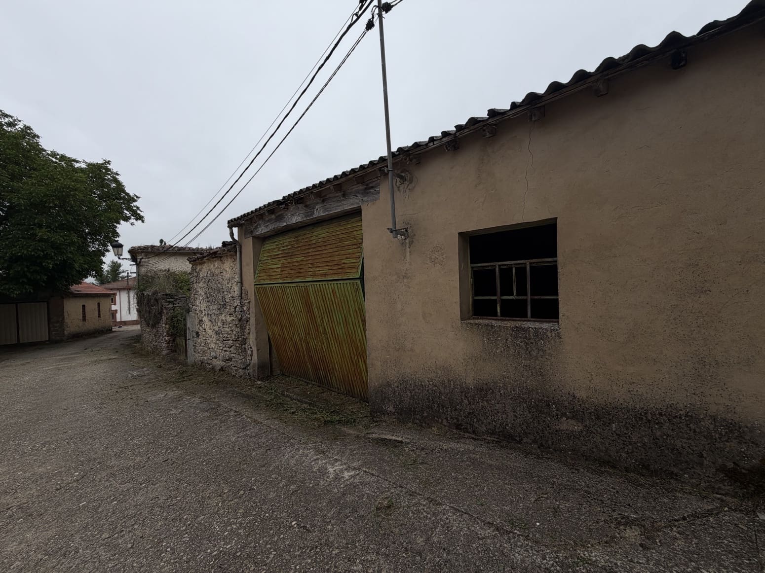 Villa for sale in Valle de Valdelucio - € 9,000 (Ref: 4852559)