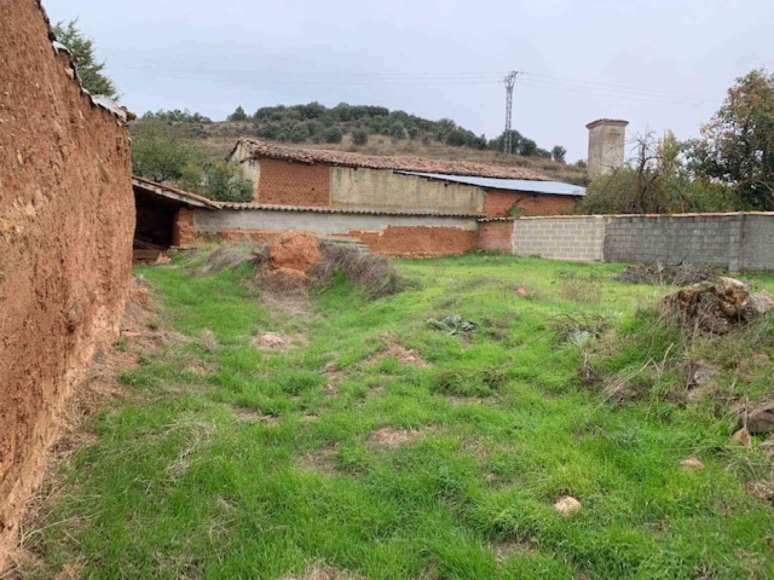 4 soveværelse Villa til salg i Alar del Rey - € 51.000 (Ref: 4852580)