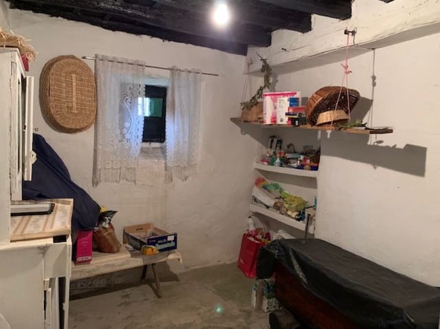 4 soveværelse Villa til salg i Alar del Rey - € 51.000 (Ref: 4852580)