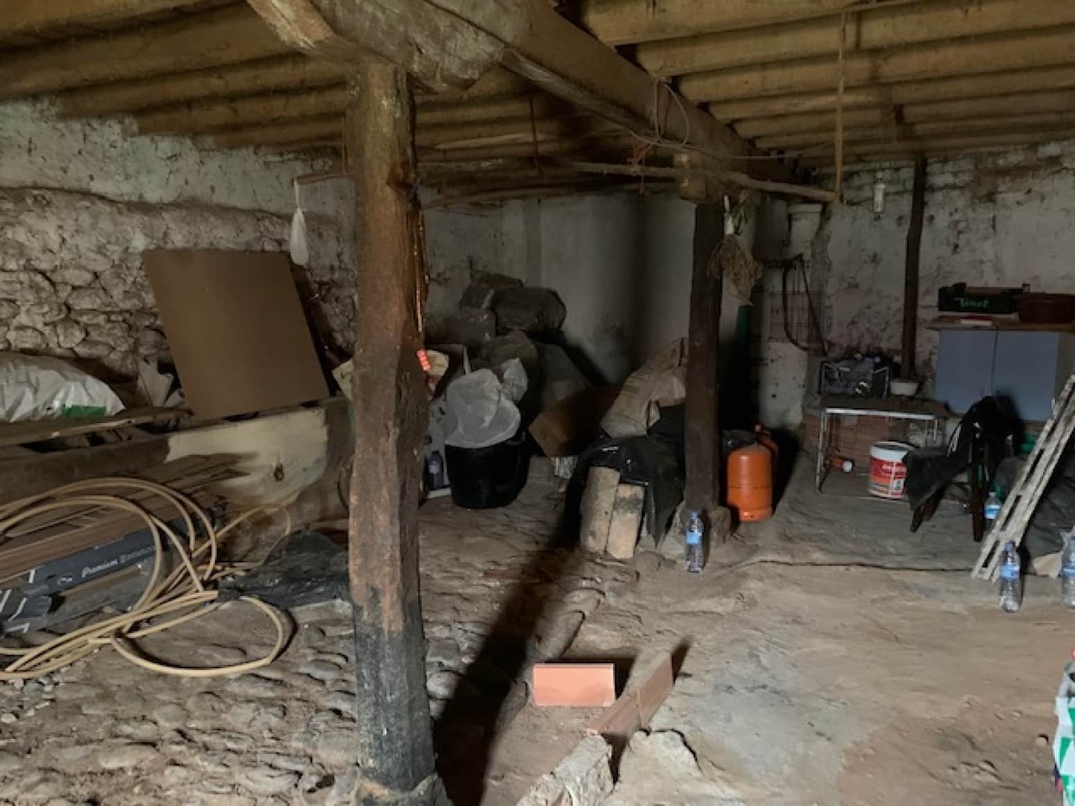 4 soveværelse Villa til salg i Alar del Rey - € 51.000 (Ref: 4852580)