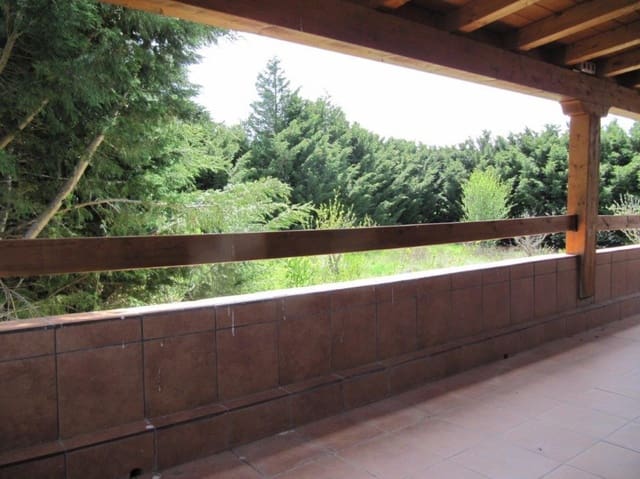 5 bedroom Villa for sale in Valle de Valdelucio - € 160,000 (Ref: 4852646)