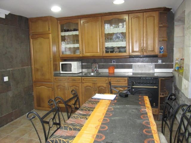 5 bedroom Villa for sale in Valle de Valdelucio - € 160,000 (Ref: 4852646)