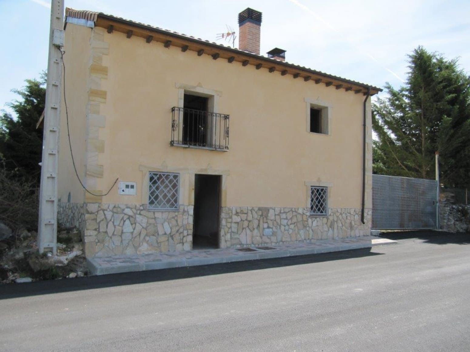 5 soveværelse Villa til salg i Valle de Valdelucio - € 160.000 (Ref: 4852646)