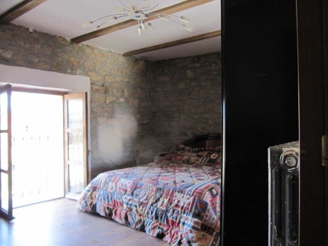 5 bedroom Villa for sale in Valle de Valdelucio - € 160,000 (Ref: 4852646)