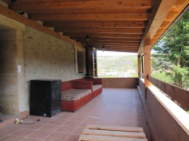5 bedroom Villa for sale in Valle de Valdelucio - € 160,000 (Ref: 4852646)