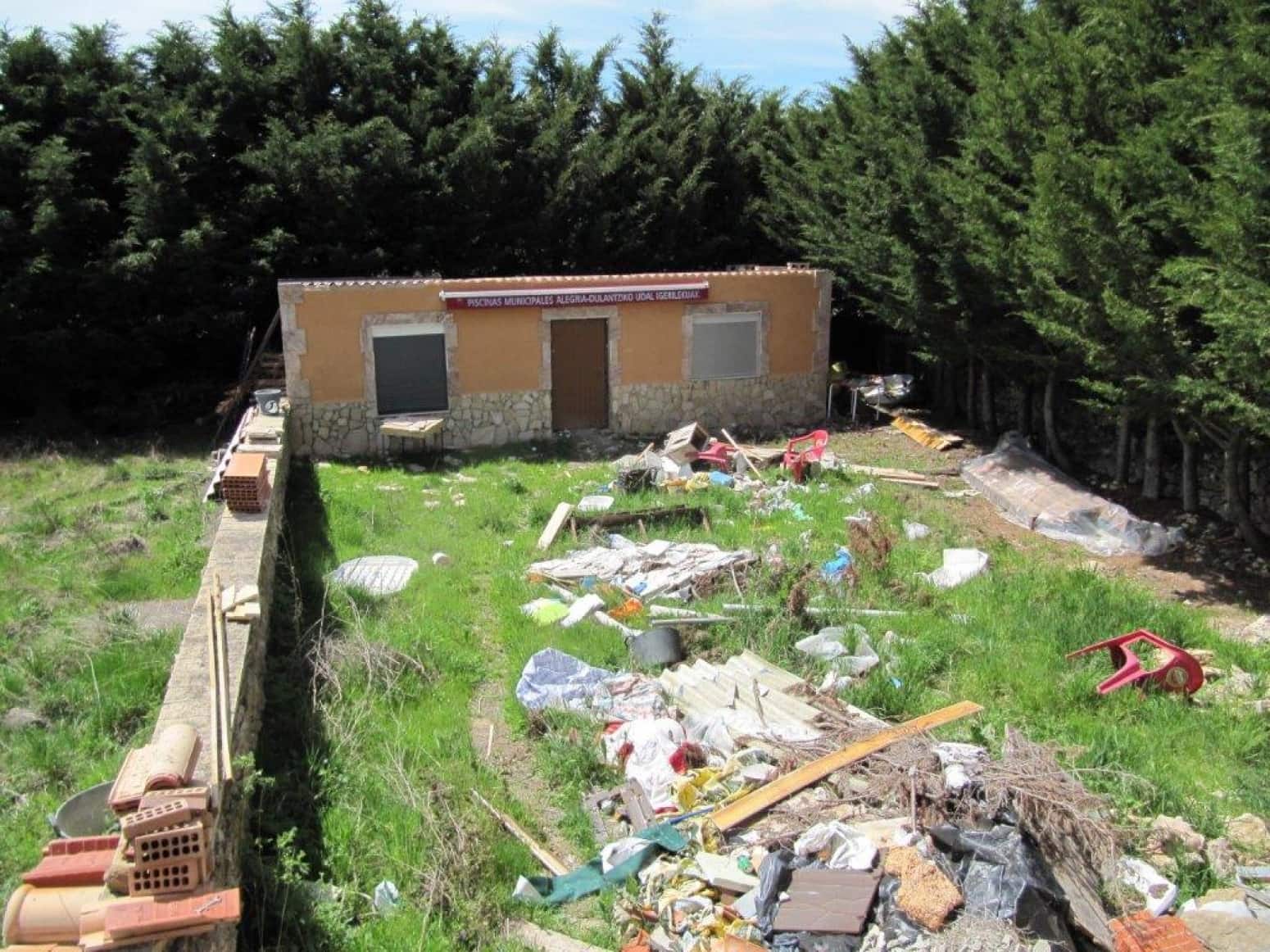 5 soveværelse Villa til salg i Valle de Valdelucio - € 160.000 (Ref: 4852646)