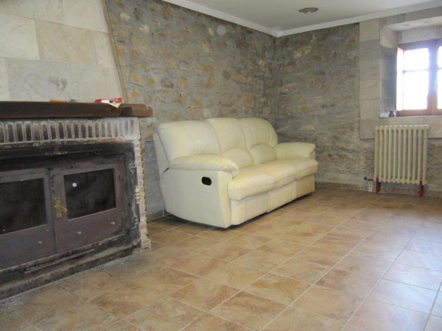 5 soveværelse Villa til salg i Valle de Valdelucio - € 160.000 (Ref: 4852646)